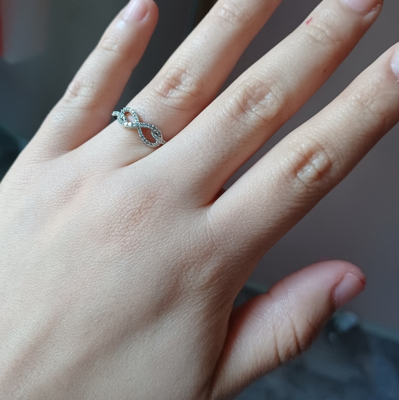 SOLDDD Infinity Diamond Ring Kay Jewelers - Picture 7 of 7